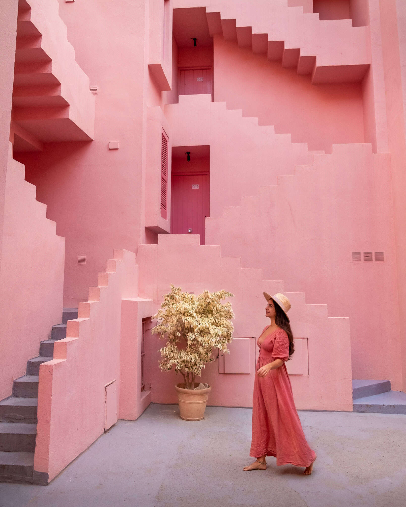 La Muralla Roja: Unforgettable Stay In Colorful Spain 1 La Muralla Roja: Unforgettable Stay In Colorful Spain